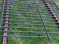 Metalen hek met 2-delige poort - afbeelding 4 van  11