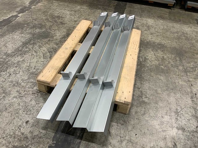 Metalen hoekbeschermers (200x ) - afbeelding 2 van  3