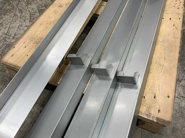 Metalen hoekbeschermers (200x ) - afbeelding 3 van  3