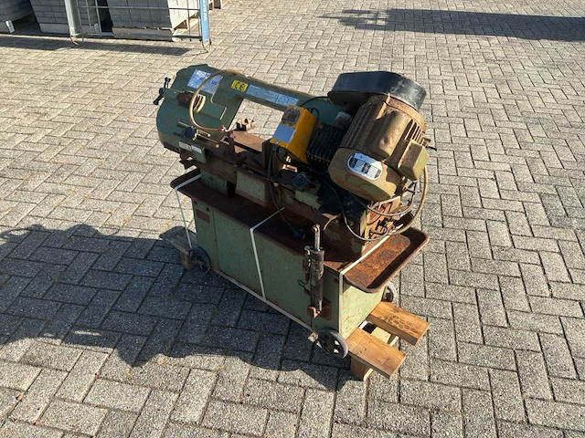 Metalen horizontale bandzaagmachine - afbeelding 1 van  14