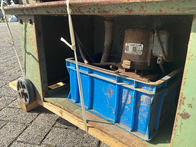 Metalen horizontale bandzaagmachine - afbeelding 11 van  14