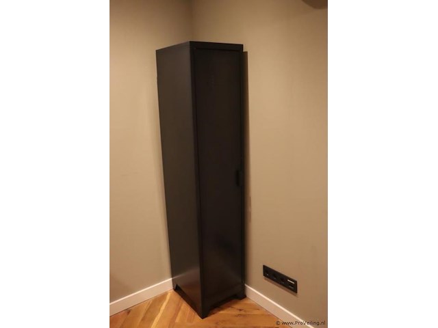 Metalen kast - 30x46x182cm - afbeelding 1 van  5