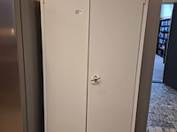 Metalen kast met disposables - afbeelding 4 van  4
