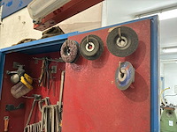 Metalen kast met diverse handgereedschappen - afbeelding 5 van  5