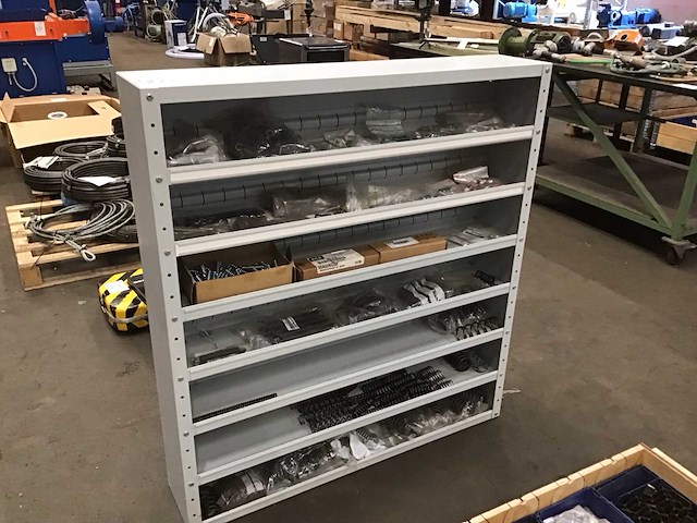 Metalen kast met veren - afbeelding 1 van  6