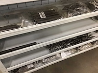 Metalen kast met veren - afbeelding 3 van  6