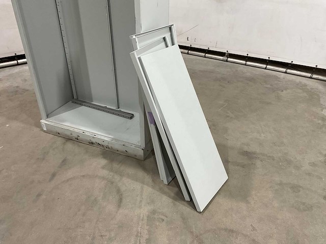 Metalen kast - afbeelding 5 van  5