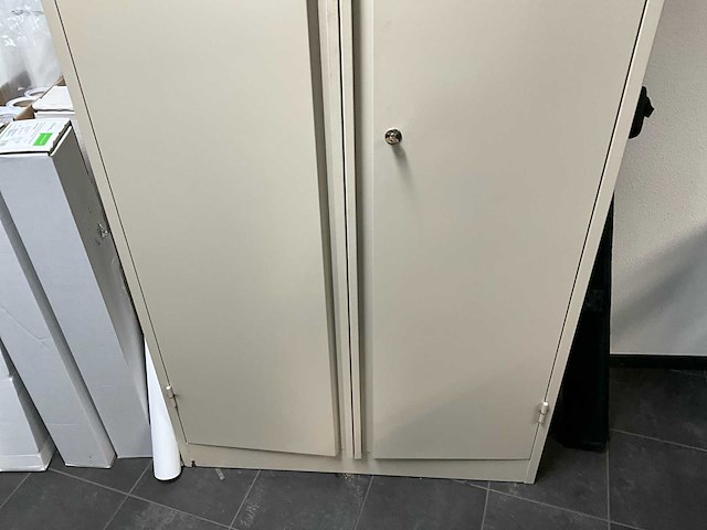 Metalen kast - afbeelding 3 van  5