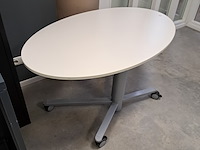 Metalen kasten en een bureau - afbeelding 3 van  5