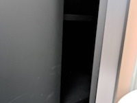 Metalen kasten en een bureau - afbeelding 5 van  5