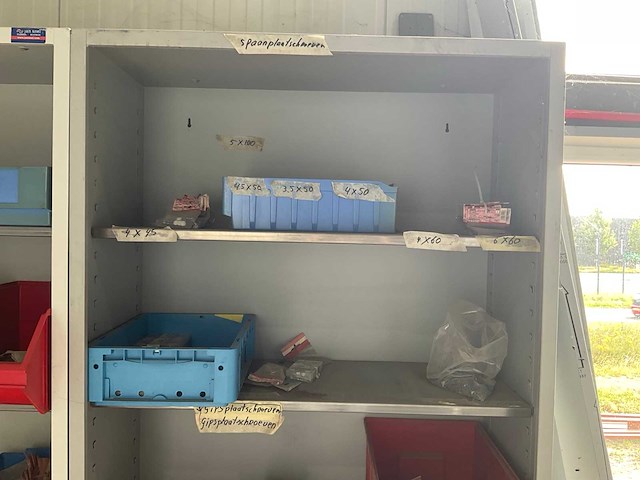 Metalen kasten met diverse schroeven (4x) - afbeelding 4 van  16