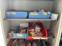 Metalen kasten met diverse schroeven (4x) - afbeelding 11 van  16