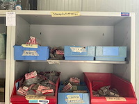 Metalen kasten met diverse schroeven (4x) - afbeelding 16 van  16