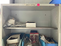 Metalen kasten met diverse schroeven (4x) - afbeelding 2 van  3