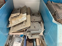Metalen kasten met diverse schroeven (4x) - afbeelding 4 van  10