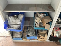 Metalen kasten met diverse schroeven (4x) - afbeelding 6 van  10