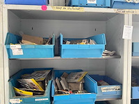 Metalen kasten met diverse schroeven (4x) - afbeelding 7 van  10
