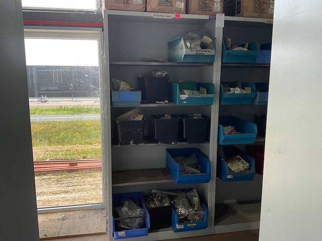 Metalen kasten met inhoud (2x) - afbeelding 4 van  11