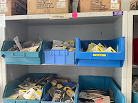 Metalen kasten met inhoud (2x) - afbeelding 10 van  11