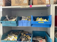 Metalen kasten met inhoud (2x) - afbeelding 7 van  11