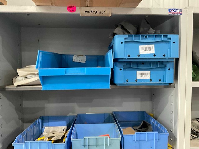 Metalen kasten met inhoud (2x) - afbeelding 8 van  9
