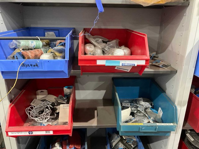 Metalen kasten met inhoud (2x) - afbeelding 8 van  13