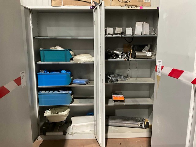 Metalen kasten met inhoud (2x) - afbeelding 1 van  8