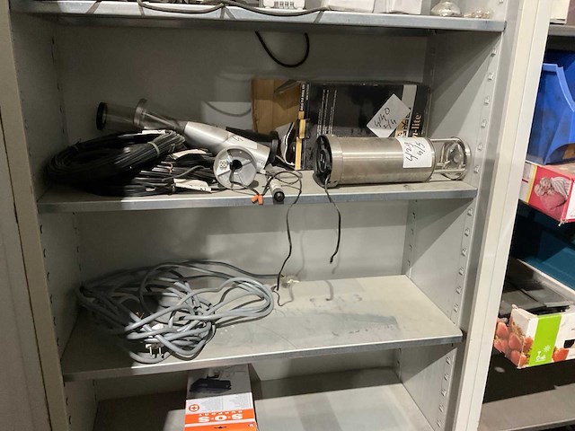 Metalen kasten met inhoud (2x) - afbeelding 5 van  8