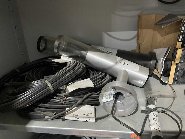 Metalen kasten met inhoud (2x) - afbeelding 7 van  8