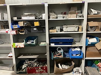 Metalen kasten met inhoud (2x) - afbeelding 1 van  8