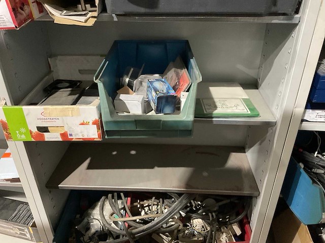 Metalen kasten met inhoud (2x) - afbeelding 4 van  8