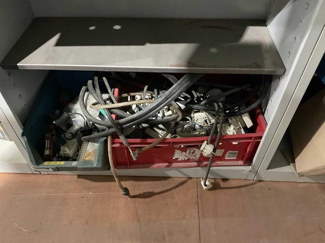 Metalen kasten met inhoud (2x) - afbeelding 5 van  8