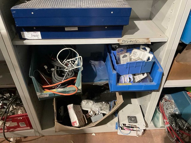 Metalen kasten met inhoud (2x) - afbeelding 8 van  8