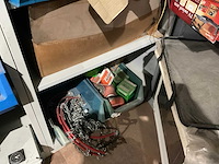 Metalen kasten met inhoud (2x) - afbeelding 3 van  8