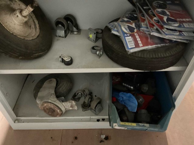 Metalen kasten met inhoud (4x) - afbeelding 13 van  16