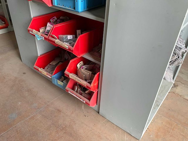 Metalen kasten met inhoud (4x) - afbeelding 3 van  13