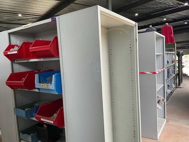 Metalen kasten met inhoud (4x) - afbeelding 2 van  18