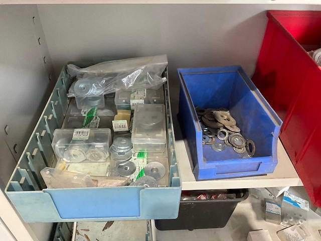Metalen kasten met inhoud (4x) - afbeelding 3 van  18