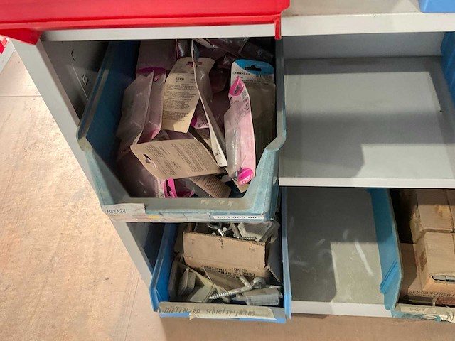 Metalen kasten met inhoud (4x) - afbeelding 5 van  18