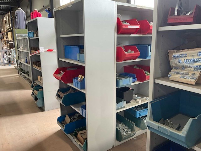 Metalen kasten met inhoud (4x) - afbeelding 1 van  18