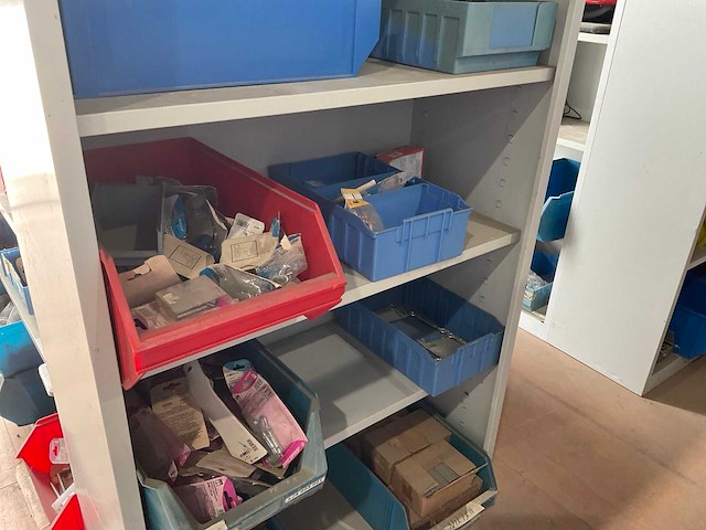 Metalen kasten met inhoud (4x) - afbeelding 17 van  18