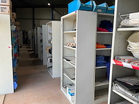 Metalen kasten met inhoud (4x) - afbeelding 2 van  2