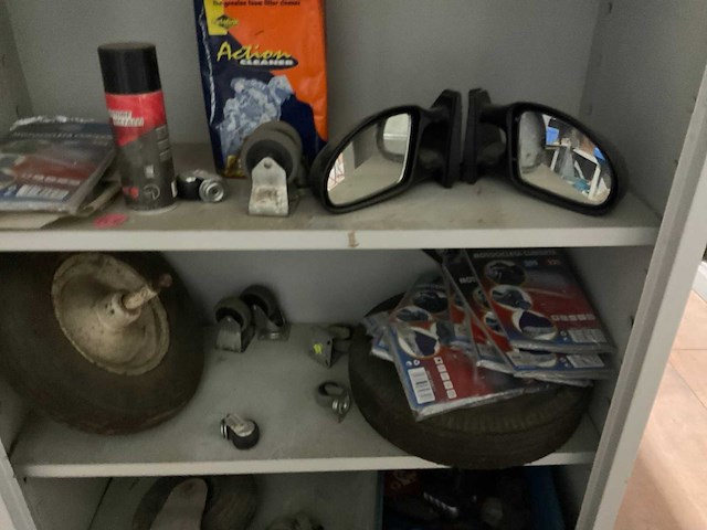 Metalen kasten met inhoud (4x) - afbeelding 11 van  15