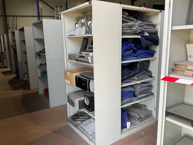 Metalen kasten met werkkleding (4x) - afbeelding 11 van  17