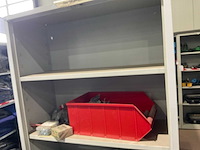 Metalen kasten met werkkleding (4x) - afbeelding 16 van  17