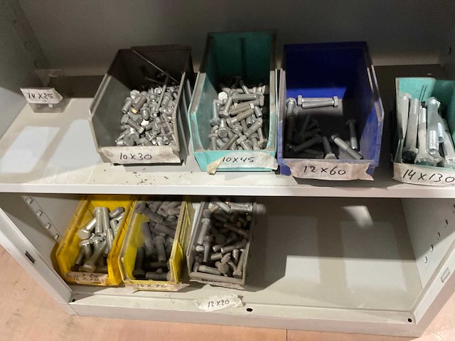 Metalen kasten met werkkleding (4x) - afbeelding 4 van  15