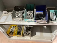 Metalen kasten met werkkleding (4x) - afbeelding 4 van  15