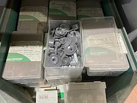 Metalen kasten met werkkleding (4x) - afbeelding 2 van  17