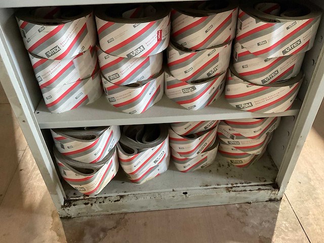 Metalen kasten met werkkleding (4x) - afbeelding 6 van  18
