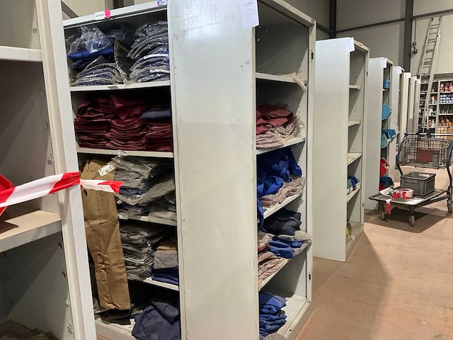 Metalen kasten met werkkleding (4x) - afbeelding 7 van  18